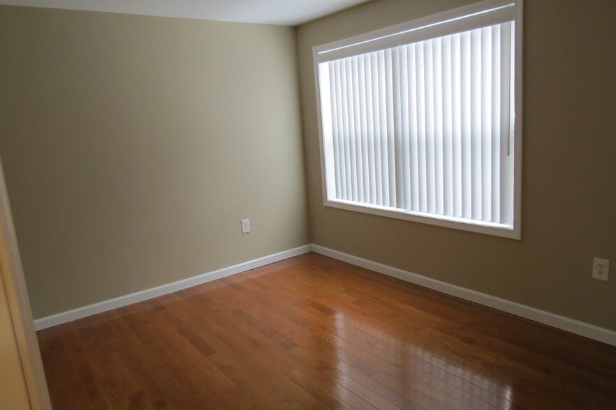 bedroom#2 - 109 Glendale Rd