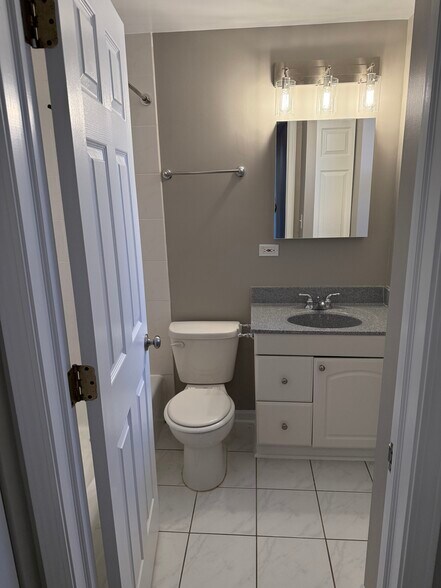 Bathroom - 4911 N Wolcott Ave