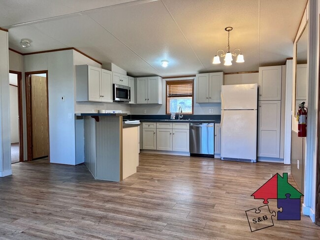 Building Photo - Your Dream Home Awaits: Spacious 3-Bedroom...