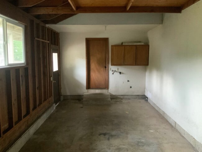 Building Photo - 2 Bedroom Duplex in Cal Young Neighborhood