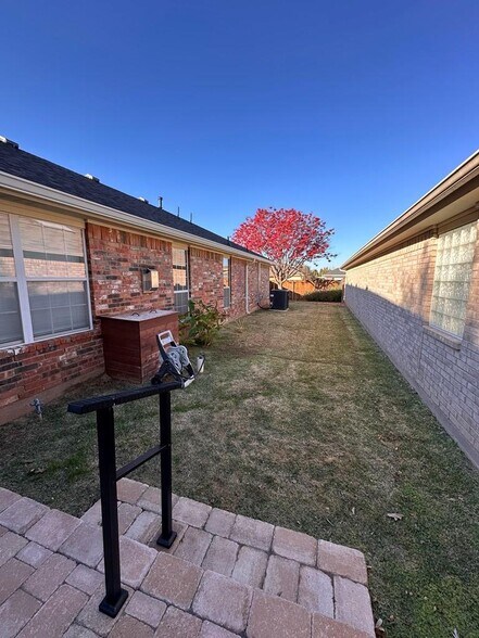 Building Photo - 4230 Green Meadow Dr