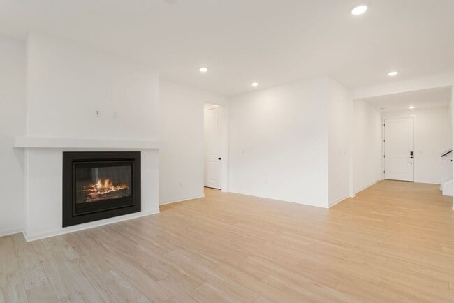 Building Photo - Newer Construction