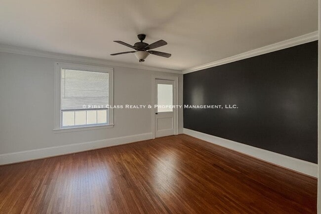 Building Photo - 2026 Ashley Rd