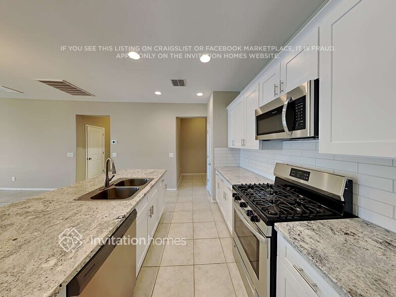 Building Photo - 41419 W Crane Dr