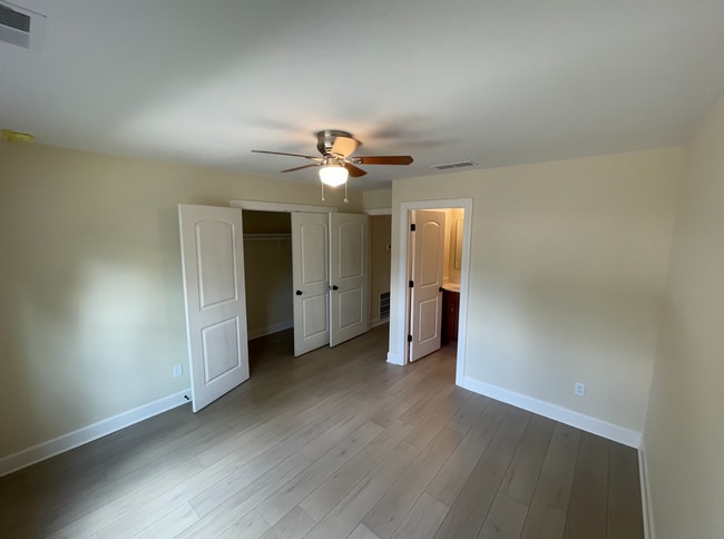 Building Photo - 624 Golfview Dr