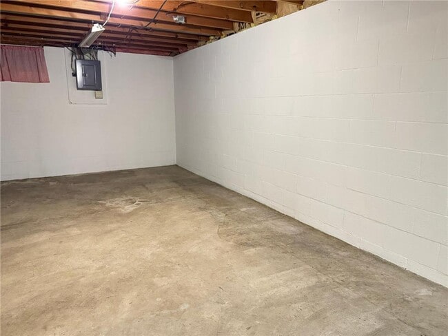 Building Photo - 724 6th St N