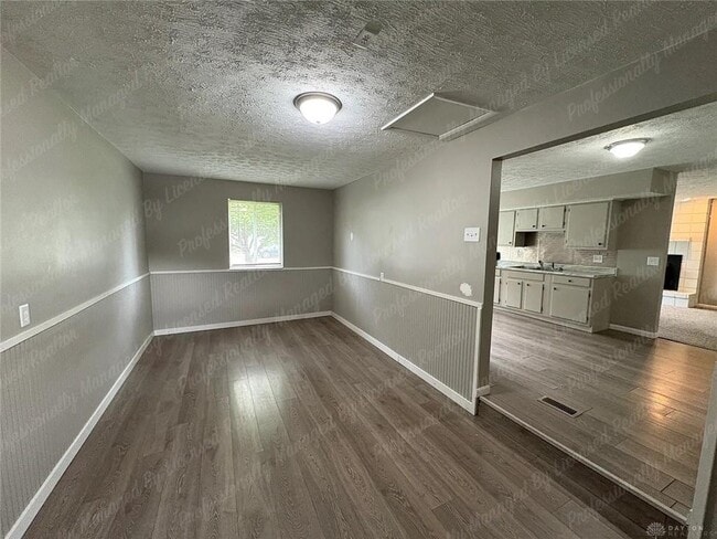 Building Photo - 525 Lake St