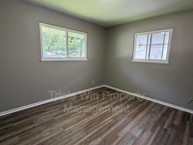 Building Photo - 1654 Mowbry Ln