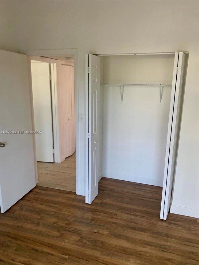 Building Photo - 468 NE 206th Ln