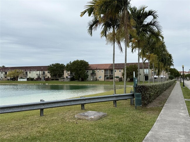 Building Photo - 580 NE 33rd Terrace