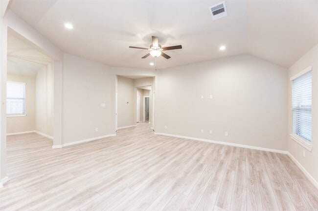 Building Photo - 4022 Maple Glen Dr