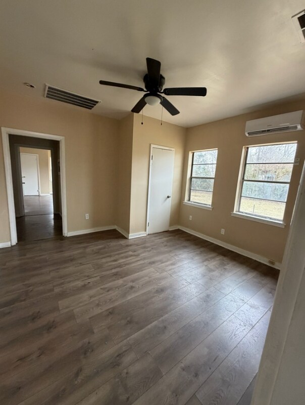 Building Photo - 12 4th Ave S