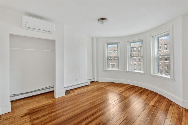 Building Photo - 864 Huntington Ave