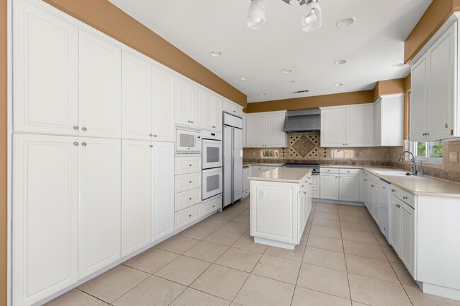 Building Photo - 16263 Lone Bluff Ct