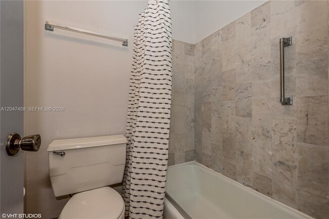 Building Photo - 6209 Bay Club Dr