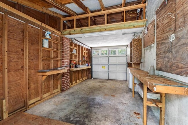 Building Photo - 641 Wilkie St