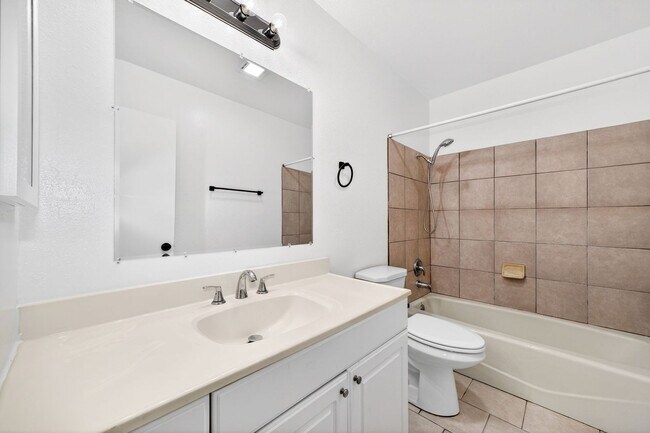 Building Photo - Spacious 3 Bedroom 1.5 Bath Townhome with Brand New A/C & Appliances