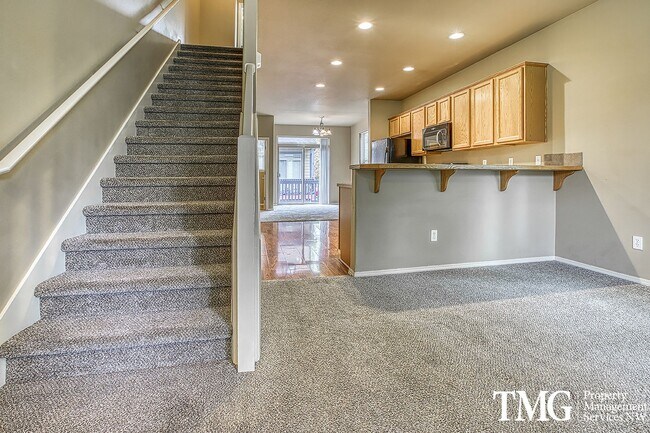 Building Photo - Modern Adorable 2 Bedroom Home in Hillsboro!
