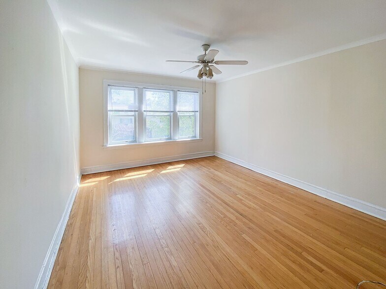 Building Photo - 5131 N Wolcott Ave