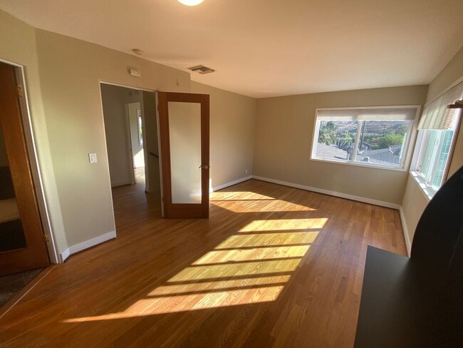 Building Photo - Modern Townhome with Gorgeous City Views – Prime Thousand Oaks Locati