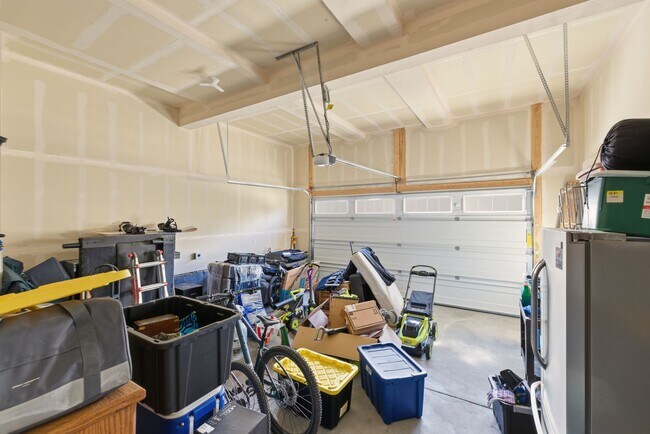 Building Photo - Modern 3-Bed 2.5-Bath Home on Corner Lot i...