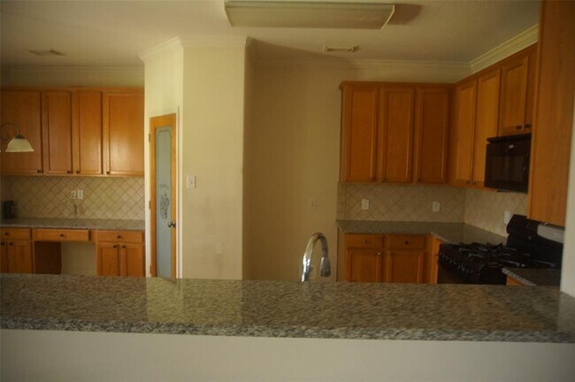 Building Photo - 7450 Oakwood Canyon Dr