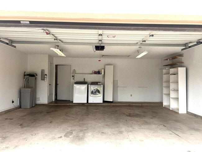 Building Photo - 2340 S Iris Dr
