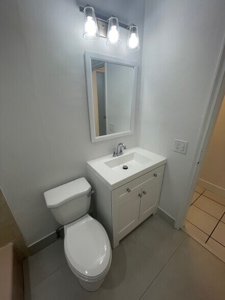 Building Photo - 2510 SW 27th St