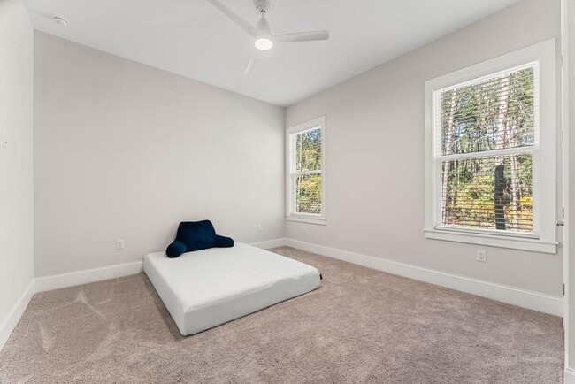 Building Photo - 287 J Hunter's Way S