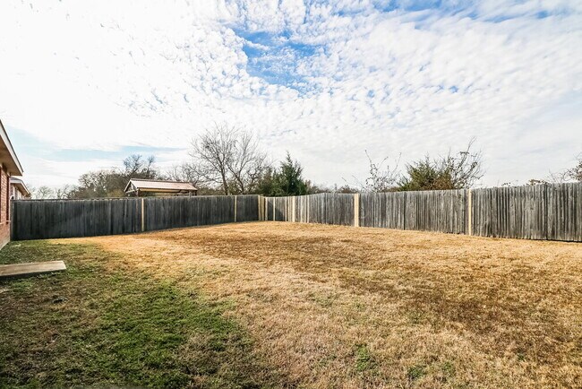 Building Photo - 1815 Northridge Dr