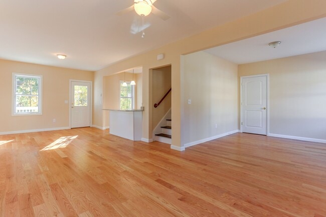 Building Photo - 51 Warner St