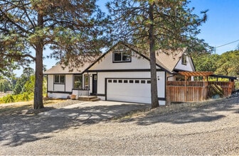 Building Photo - 10883 Southview Loop SE