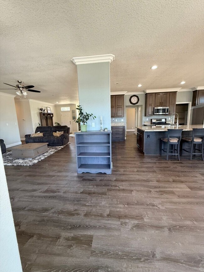 Building Photo - BEAUTIFUL 4 BEDROOM 2 BATH HOME IN ARROYO ...