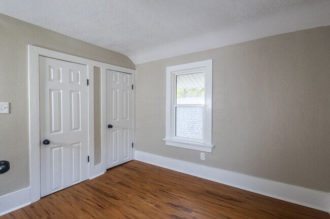Building Photo - A Great 4BD/1.5BA Single Family Home That Has Been Recently Renovated