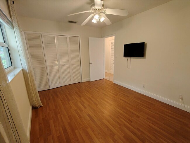 Building Photo - 2755 NE 28th Ave