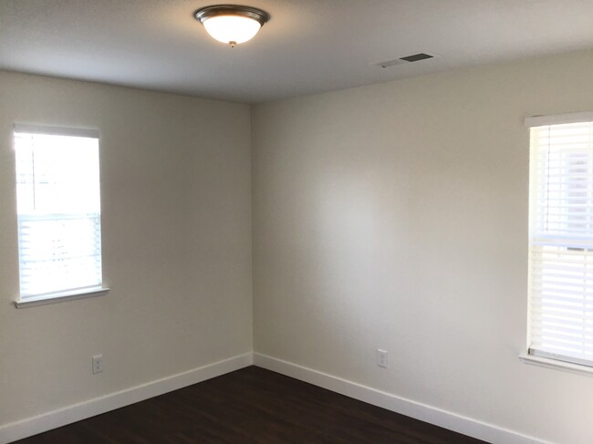 Building Photo - 6700 Panther Creek Dr