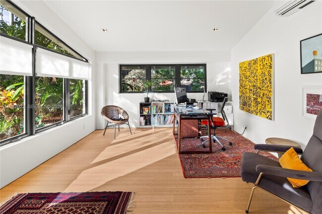 Building Photo - 2132 Middle River Dr