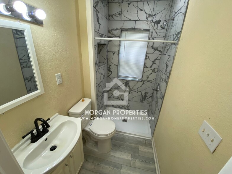 Building Photo - 1140 Manor Ct