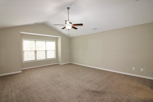 Building Photo - Spacious 4-Bedroom Home with Fireplace in Fayetteville, NC - A Must-See Rental Property!