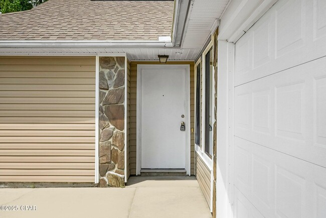 Building Photo - 7750 Betty Louise Dr