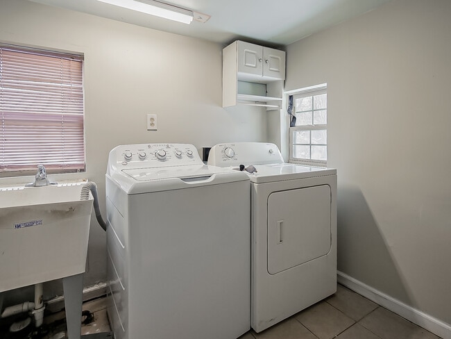 Building Photo - 25323 Orchard Lake Rd