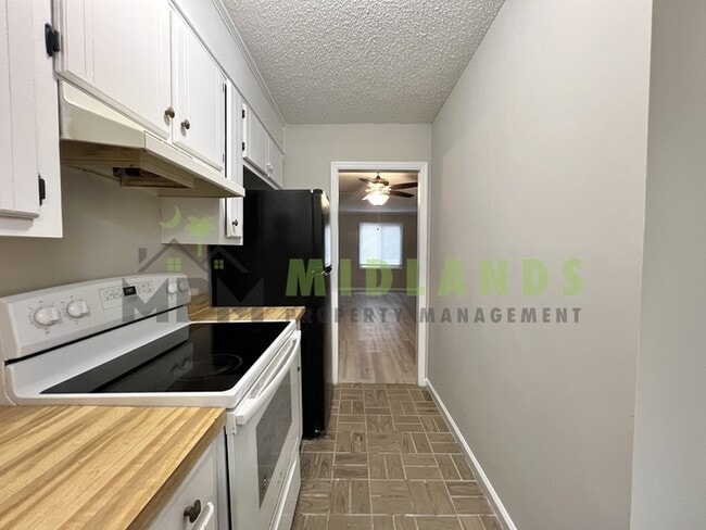 Building Photo - 204 S Cromwell St