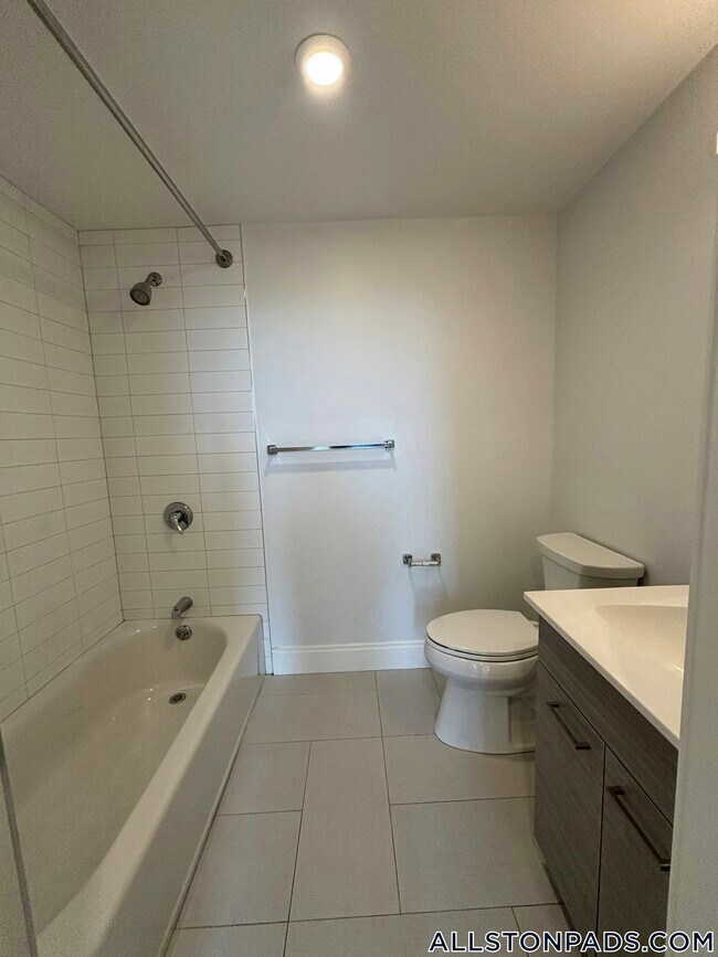 Building Photo - 88 Gardner St