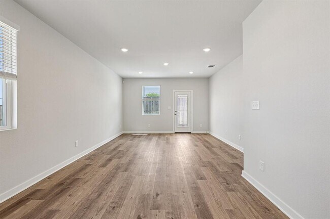 Building Photo - 113 Cutleaf Cv