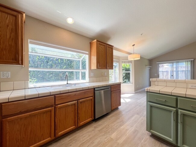 Building Photo - Spacious Single-Level 3-Bedroom Home in Desirable North Napa
