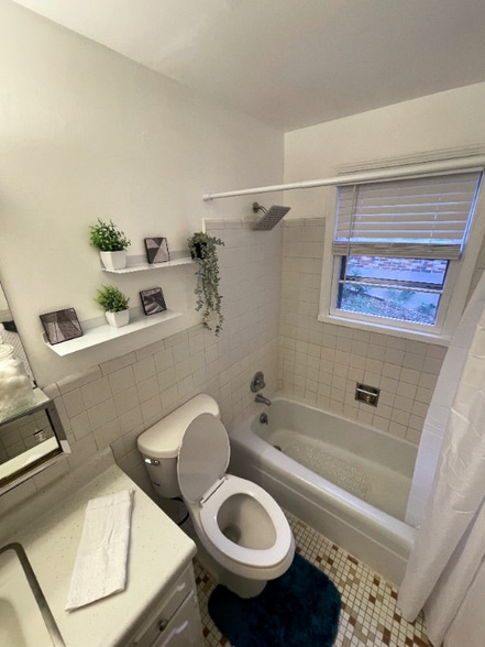 Building Photo - 2417 Quail Dr