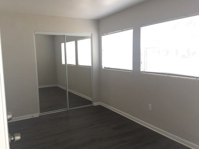 Building Photo - 1 bd/ba Newly Renovated Downtown Apartment...