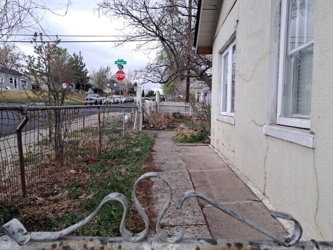 Building Photo - 1289 W Custer Pl