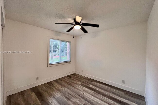 Building Photo - 805 SW 30th St