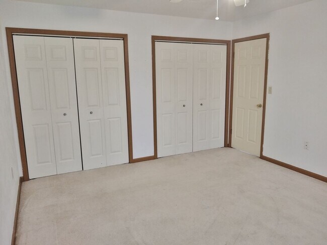 Building Photo - 2 Bed / 1-1/2 Bath Single Family Home Townhome